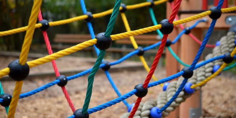 Het belang van natuurlijke speeltoestellen op vakantieparken